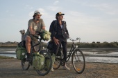 01_AufZweiRaedern_c_MESProductions_FcommeFilm_EmmanuelGuimier.jpg